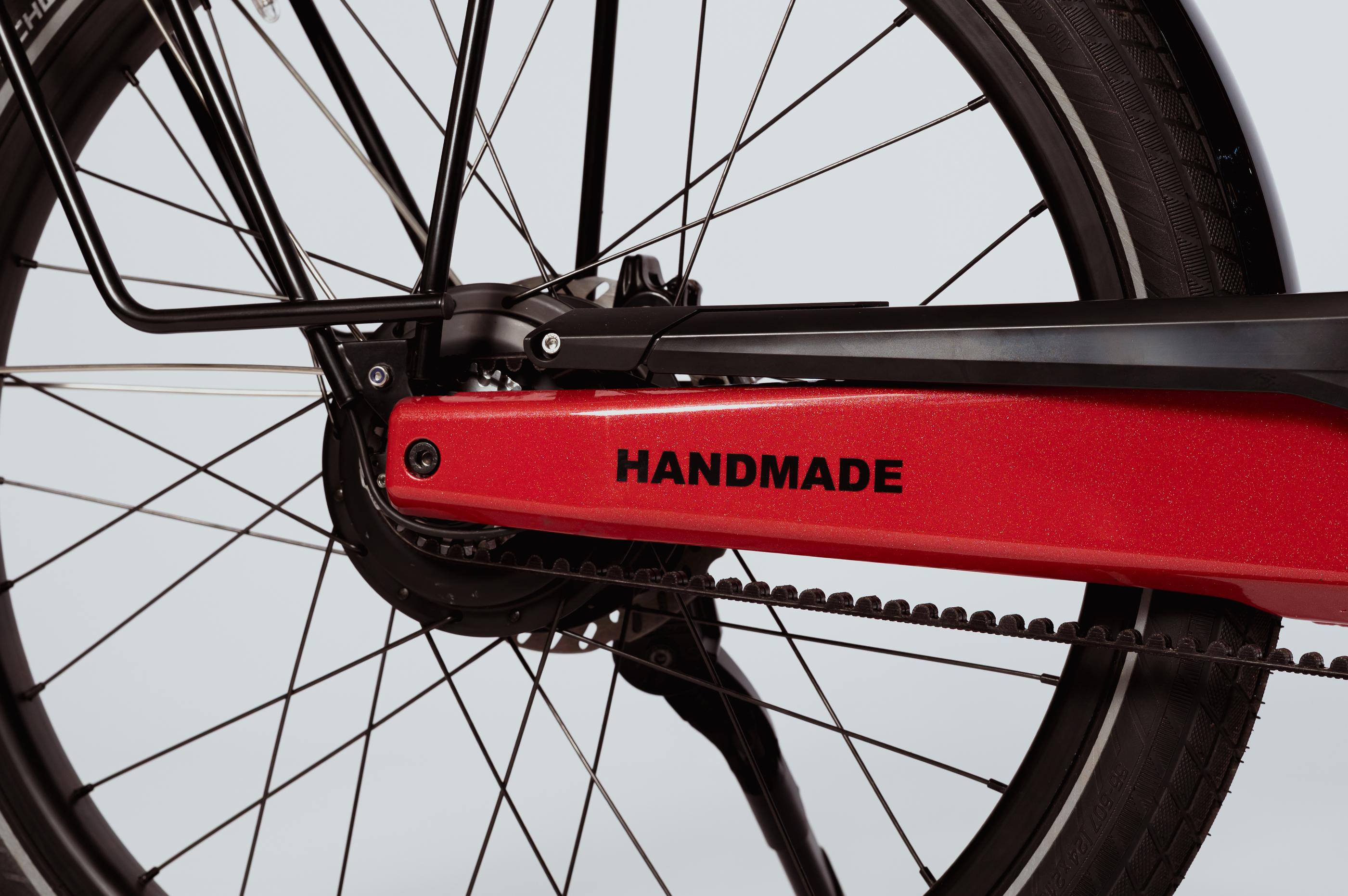 perfecte ebike voor senioren veilig met de voeten bij de grond en stabiel